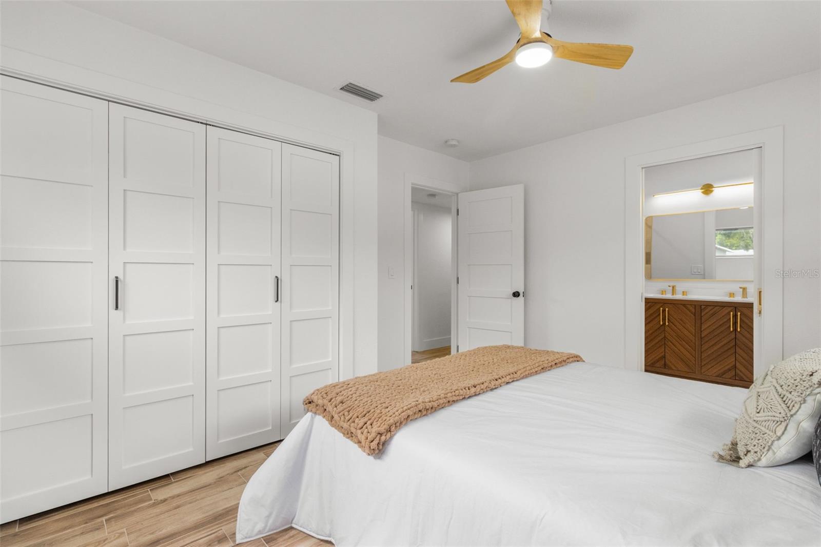 Image 28 of 37 For 3621 Searobin Drive Se