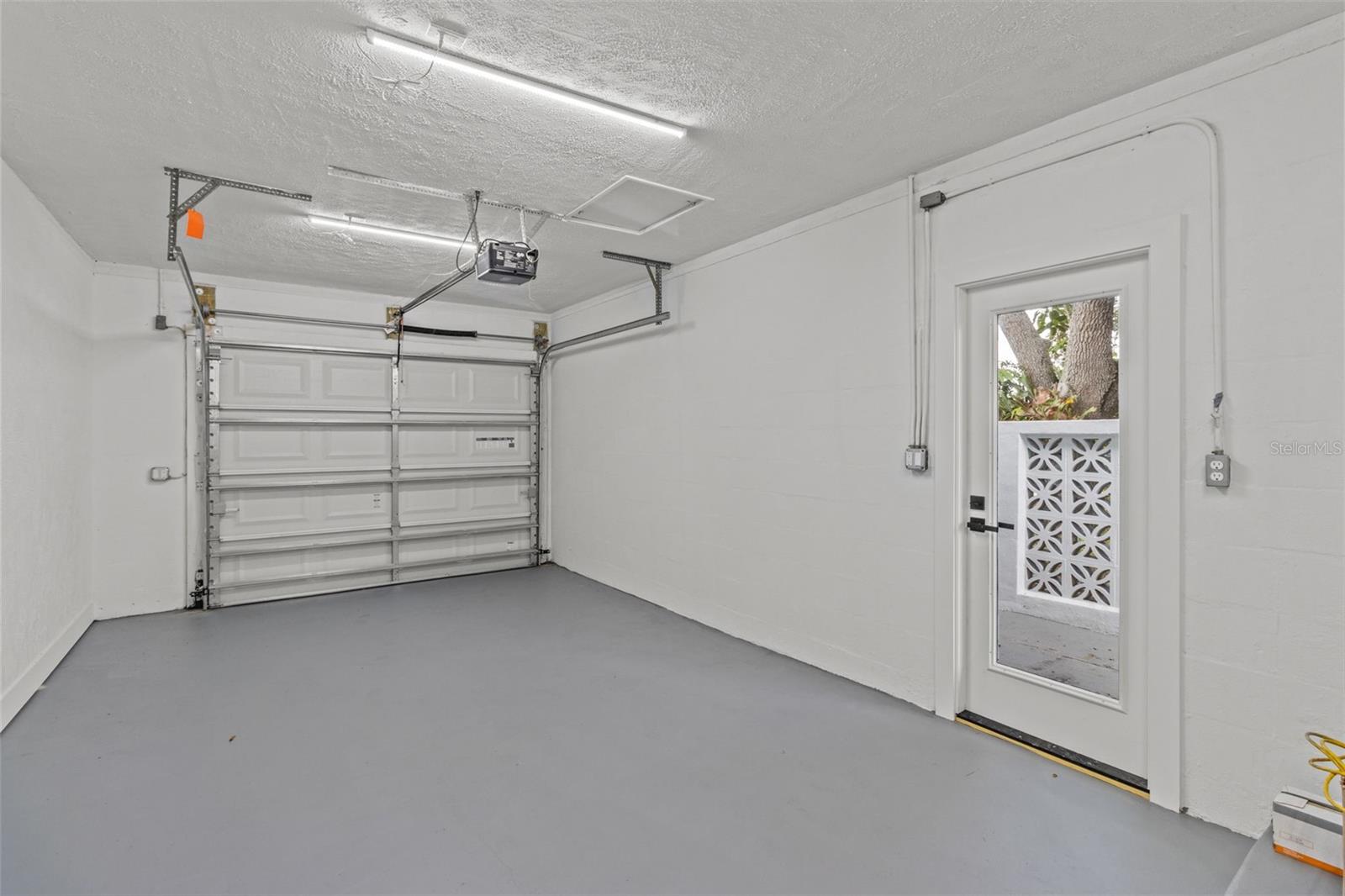 Image 30 of 37 For 3621 Searobin Drive Se