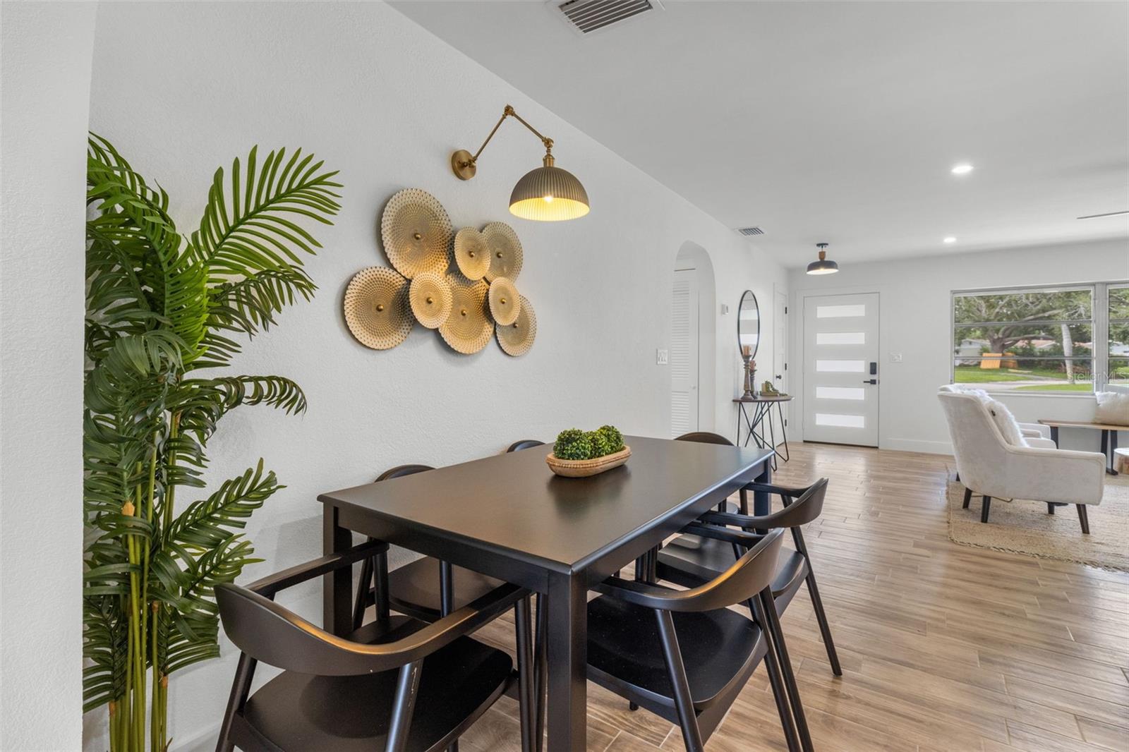 Image 9 of 37 For 3621 Searobin Drive Se