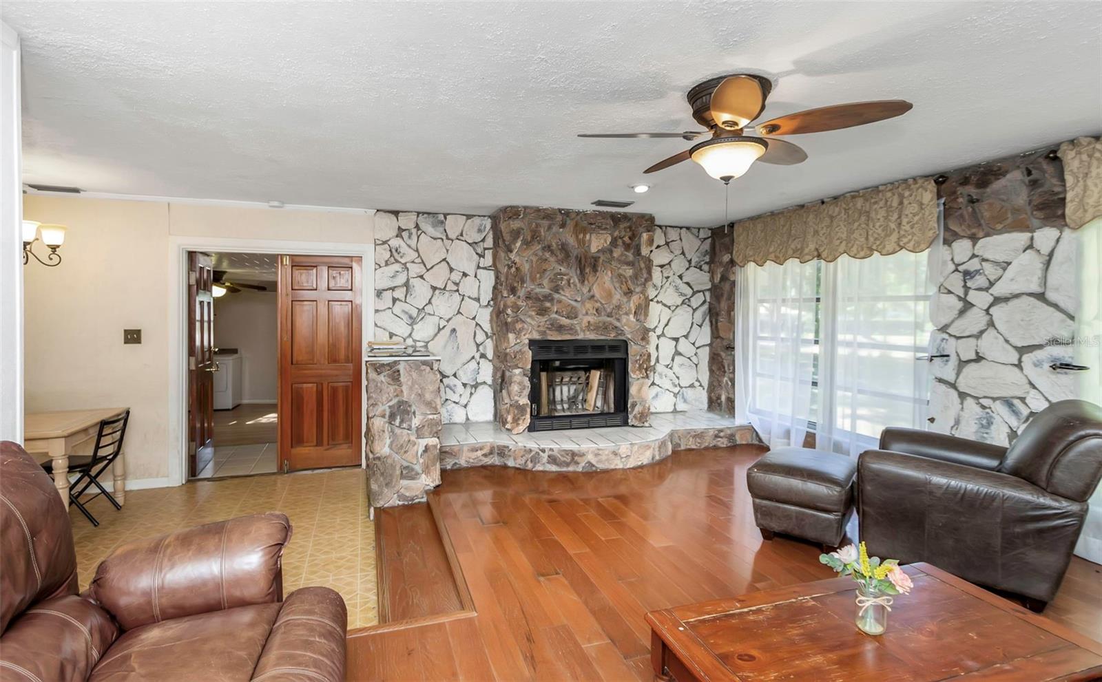 Image 13 of 37 For 17902 Burnside Road