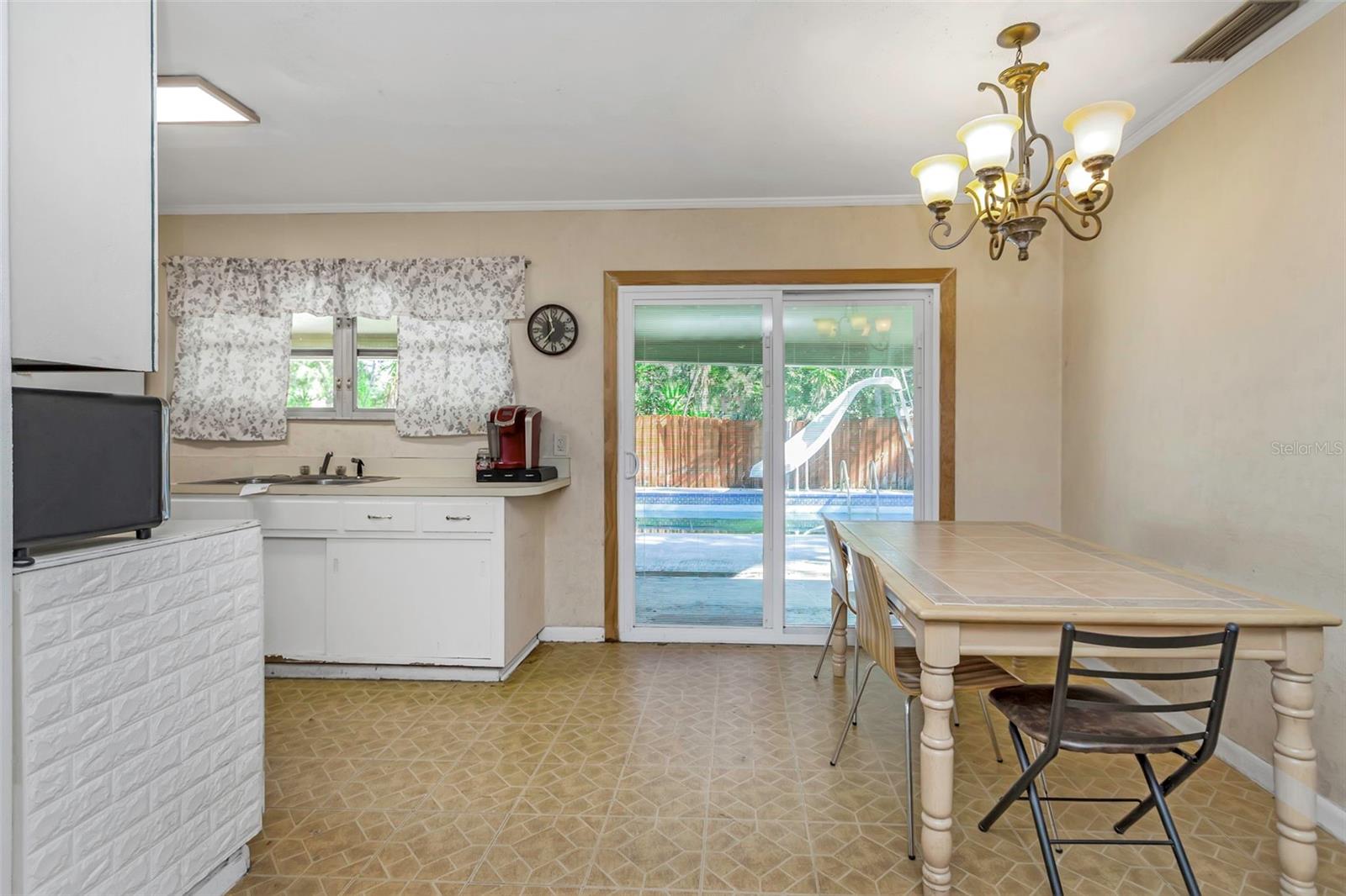 Image 15 of 37 For 17902 Burnside Road