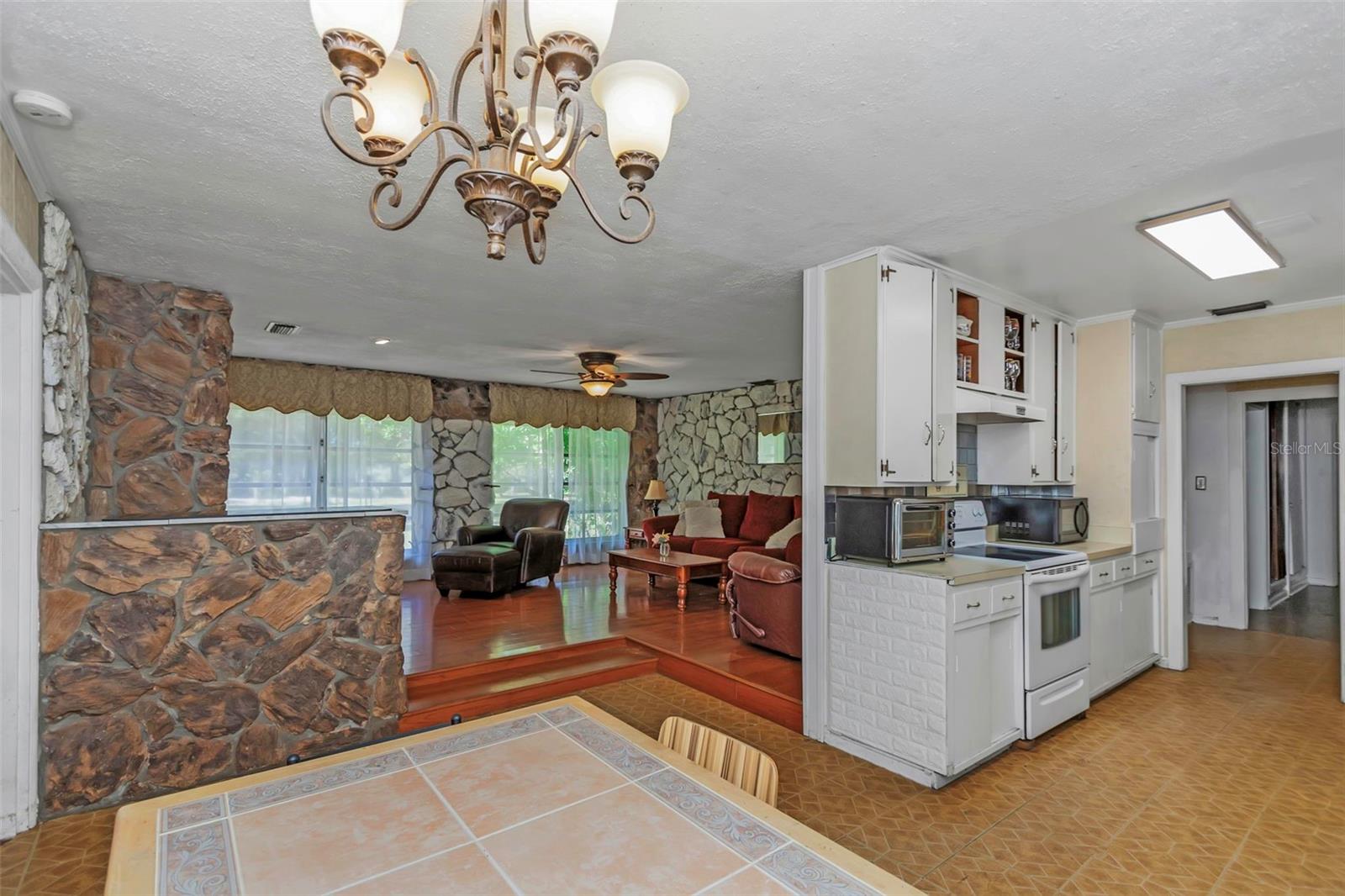 Image 16 of 37 For 17902 Burnside Road