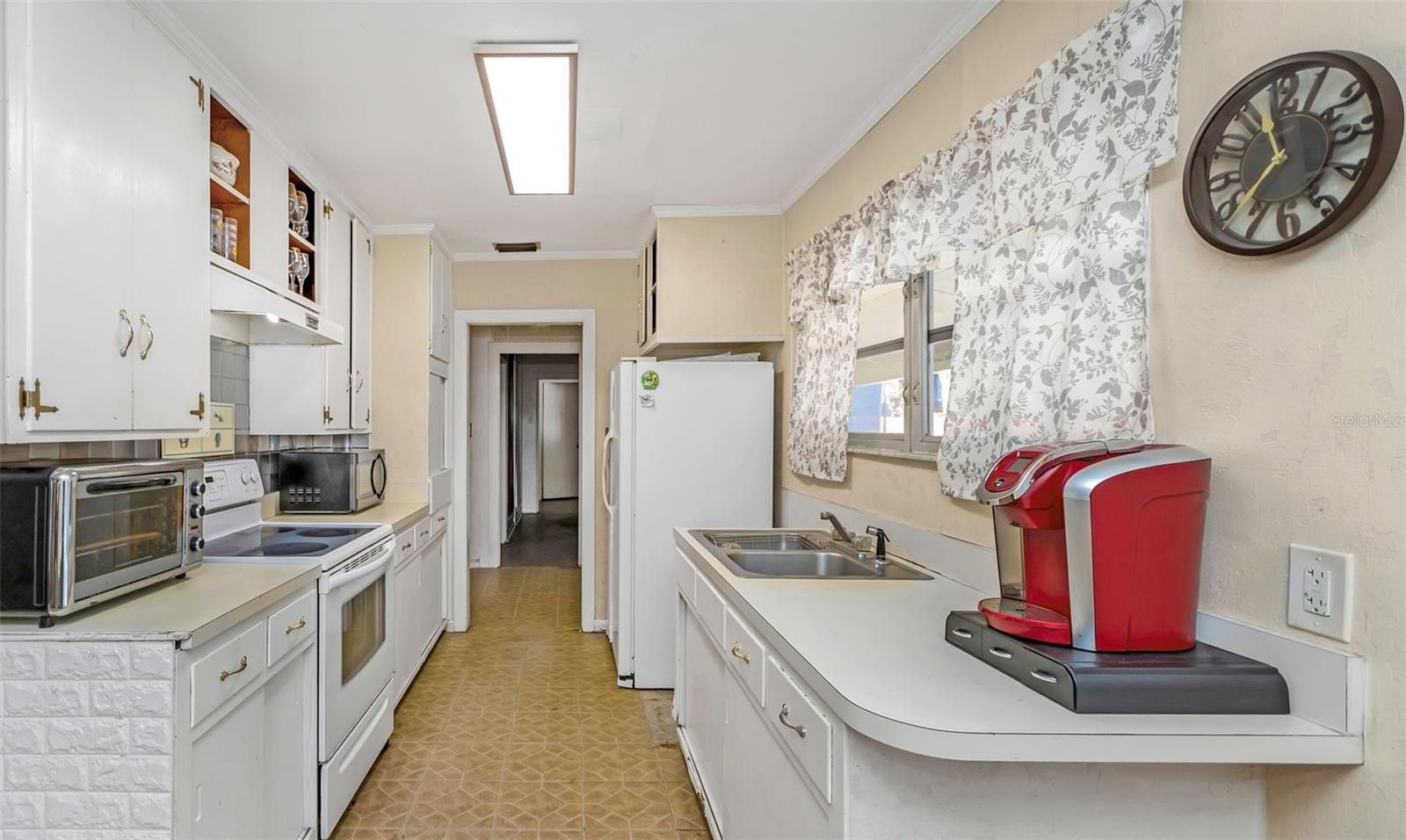 Image 17 of 37 For 17902 Burnside Road