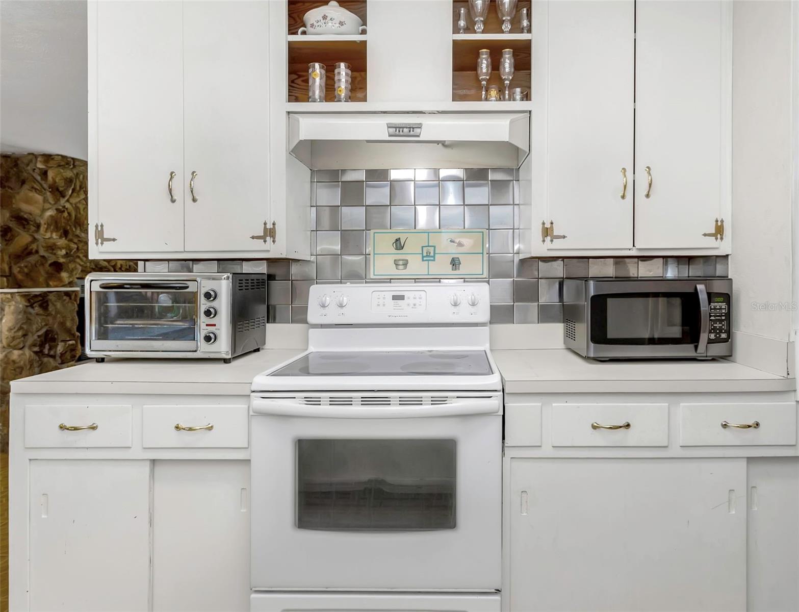 Image 18 of 37 For 17902 Burnside Road