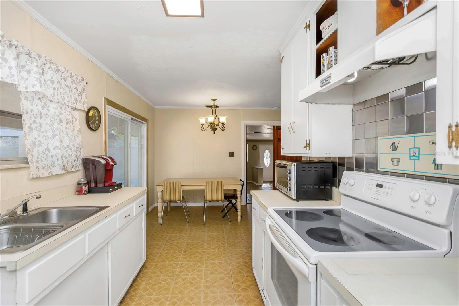 Image 19 of 37 For 17902 Burnside Road