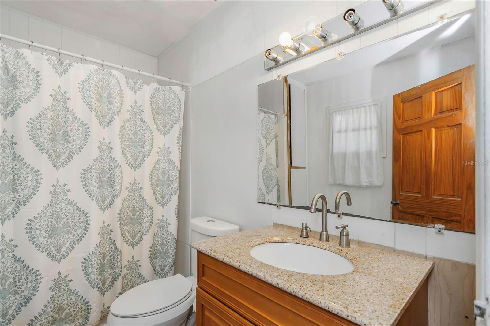 Image 22 of 37 For 17902 Burnside Road