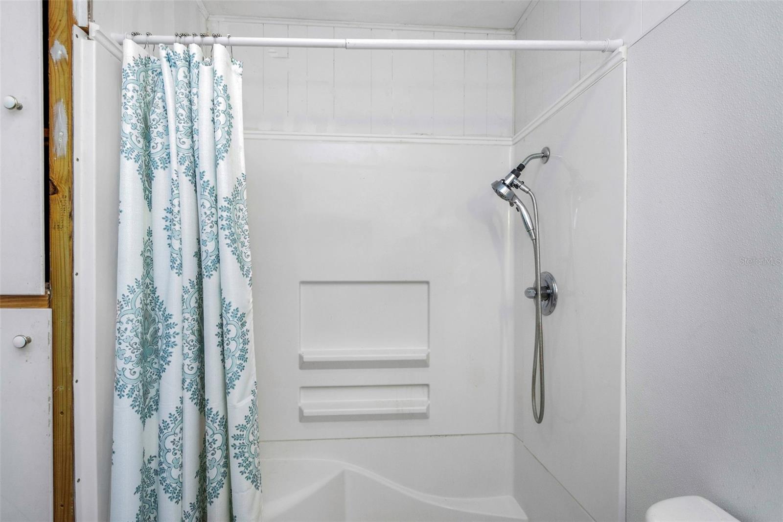 Image 23 of 37 For 17902 Burnside Road