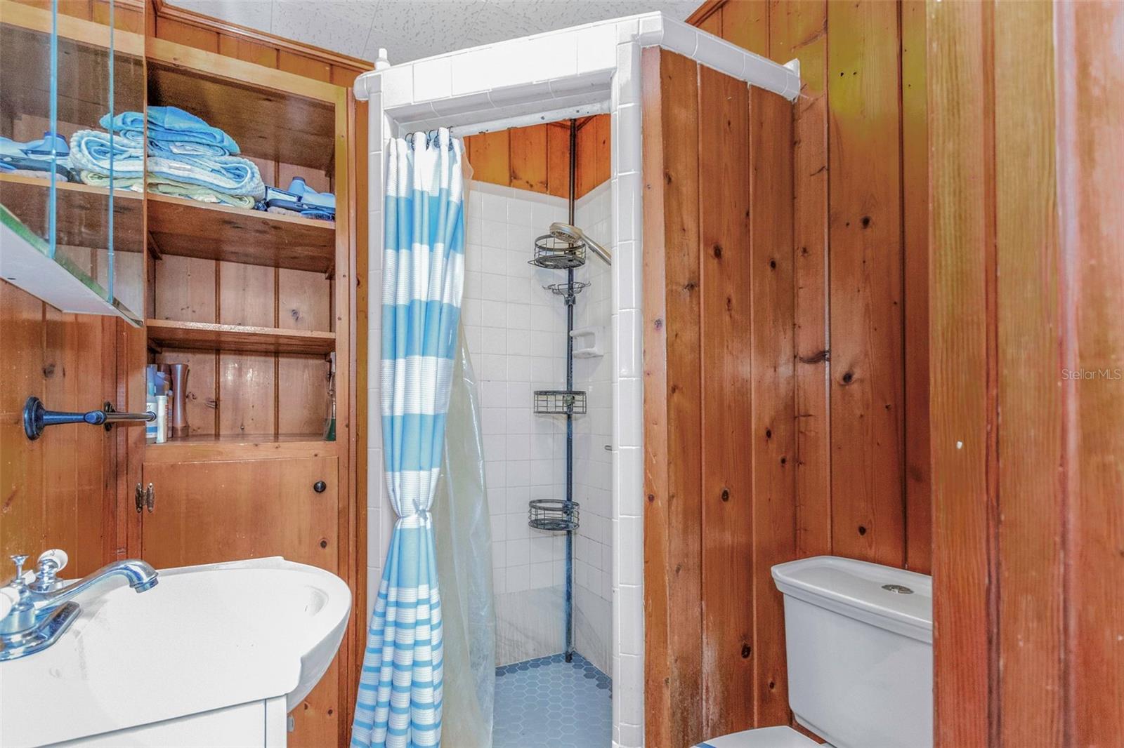 Image 25 of 37 For 17902 Burnside Road