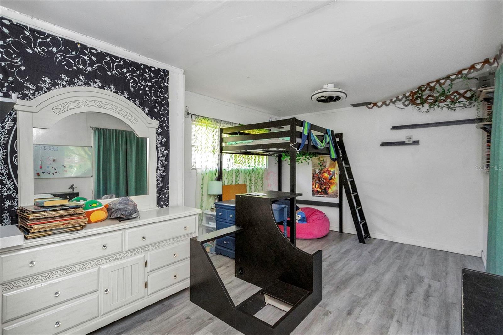 Image 28 of 37 For 17902 Burnside Road