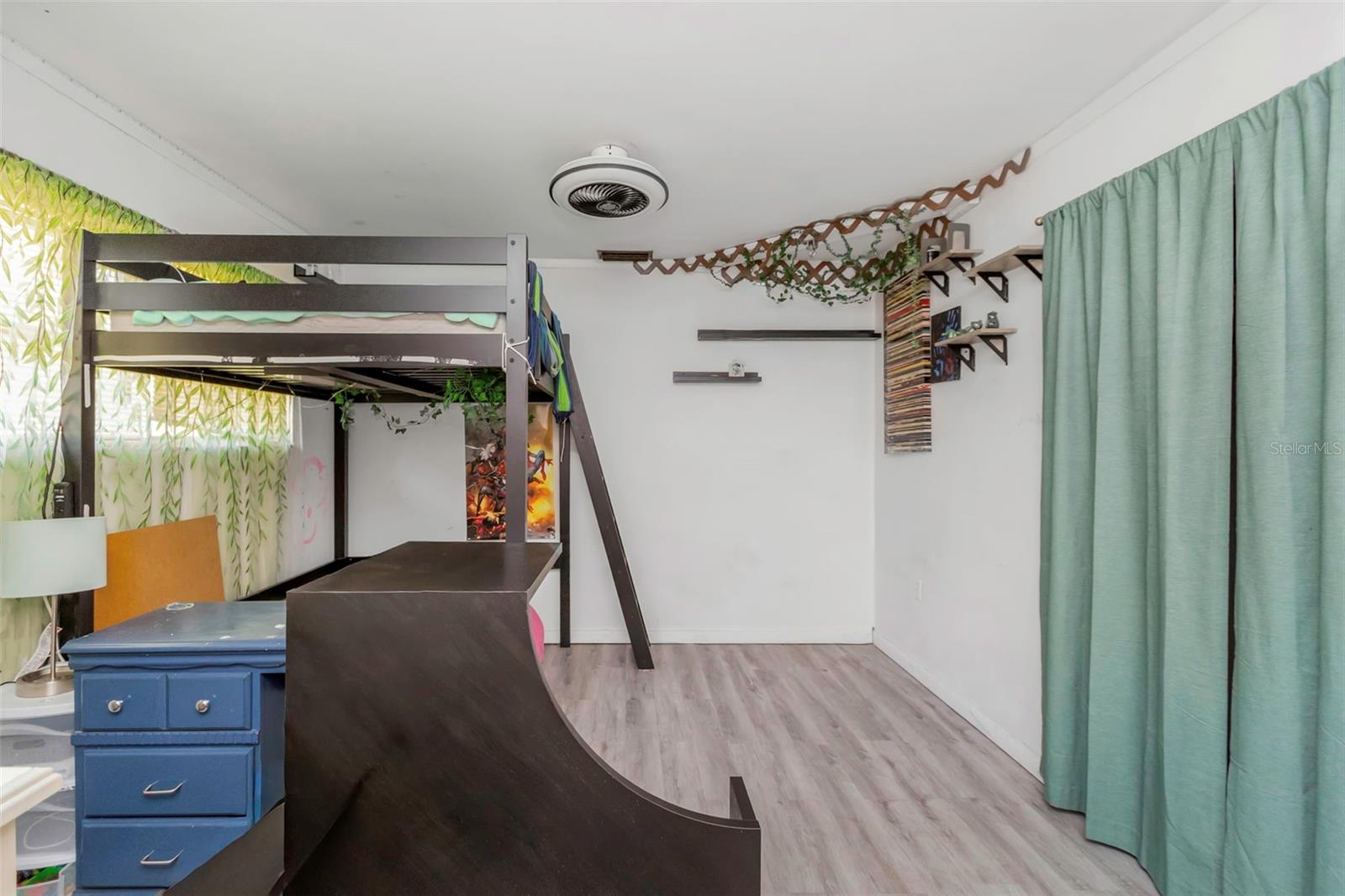 Image 29 of 37 For 17902 Burnside Road