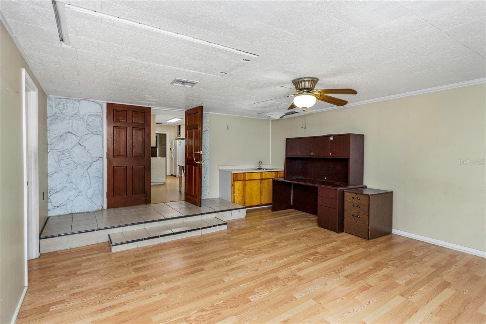 Image 6 of 37 For 17902 Burnside Road