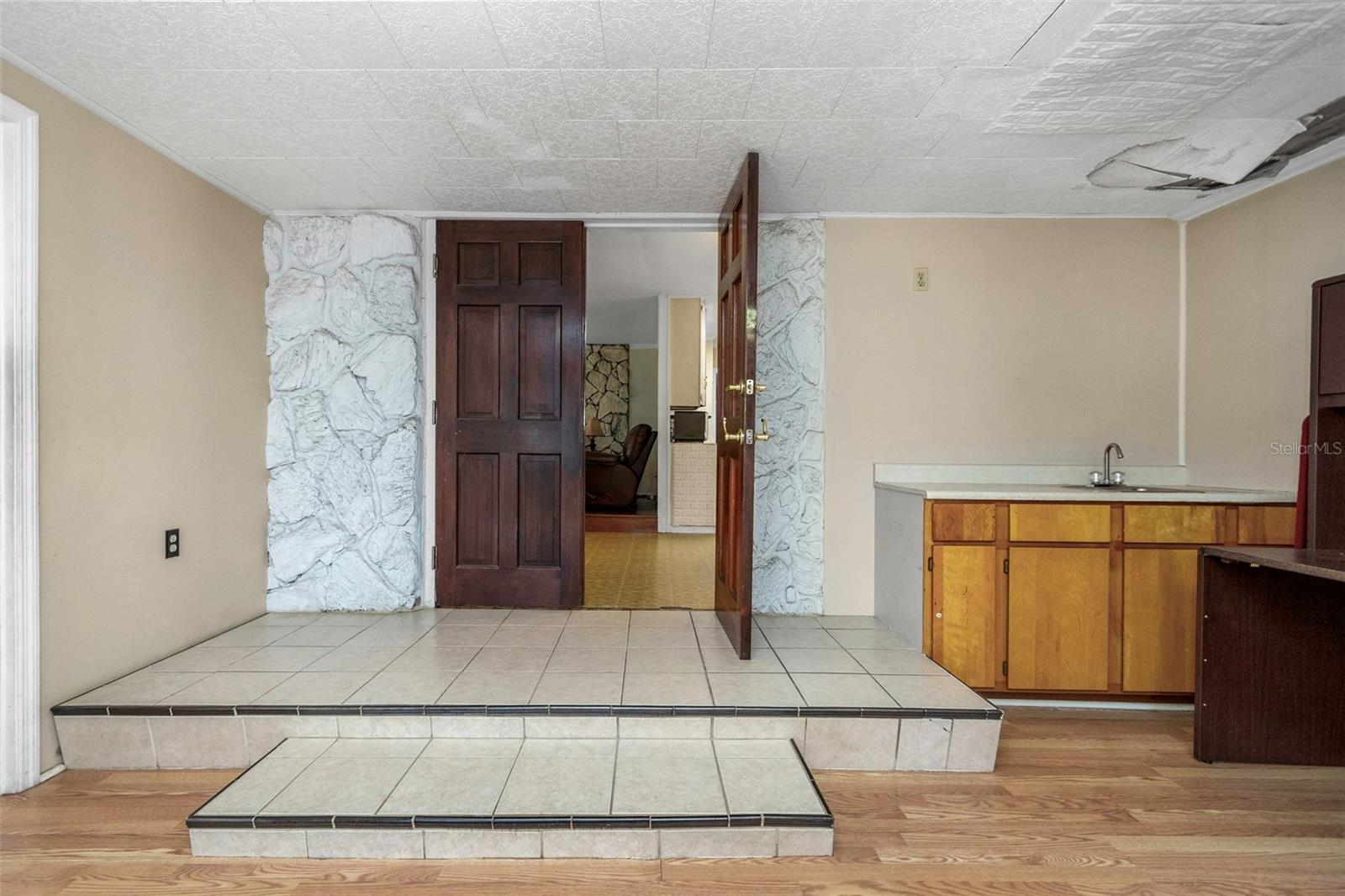 Image 8 of 37 For 17902 Burnside Road