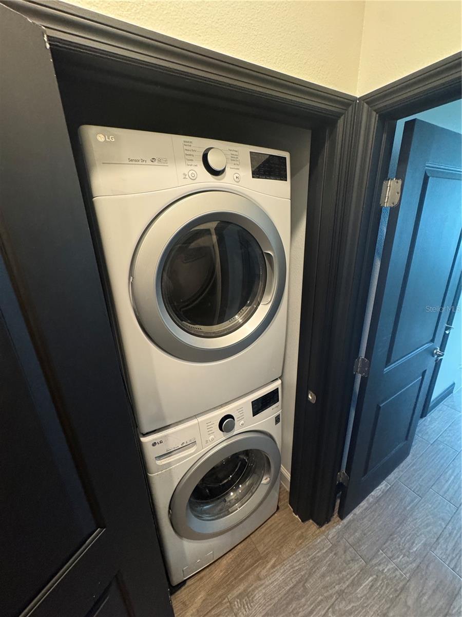 Image 17 of 28 For 331 Trask Street 4