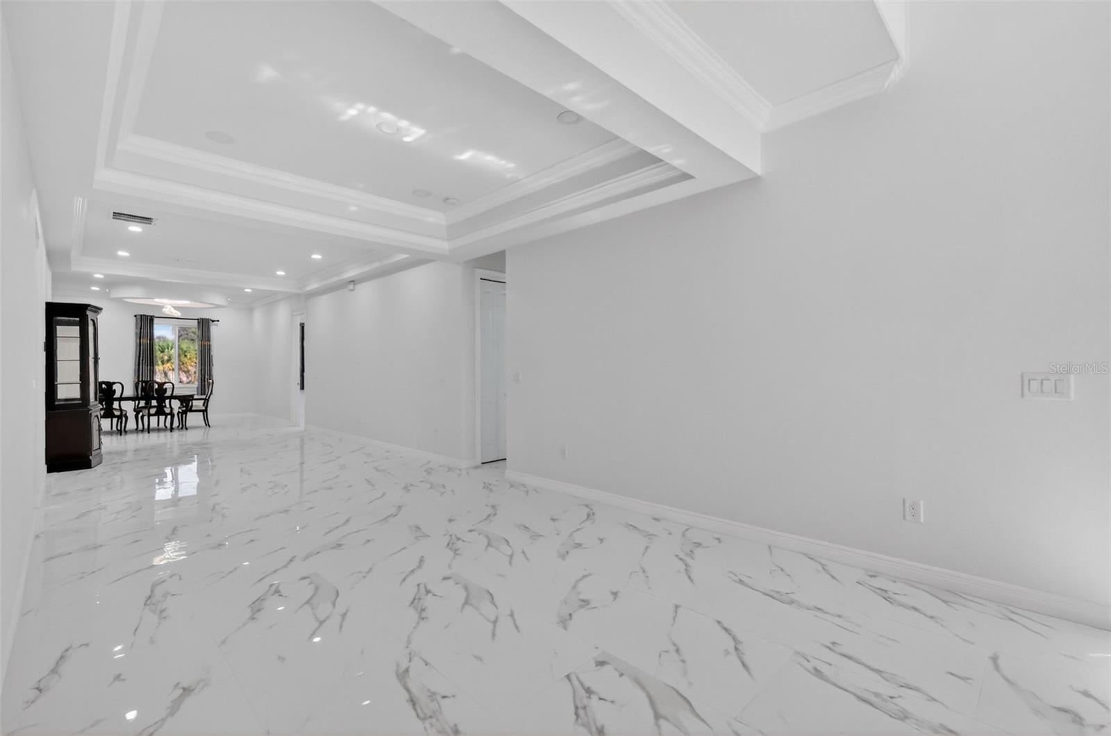 Image 16 of 47 For 588 Dowling Circle