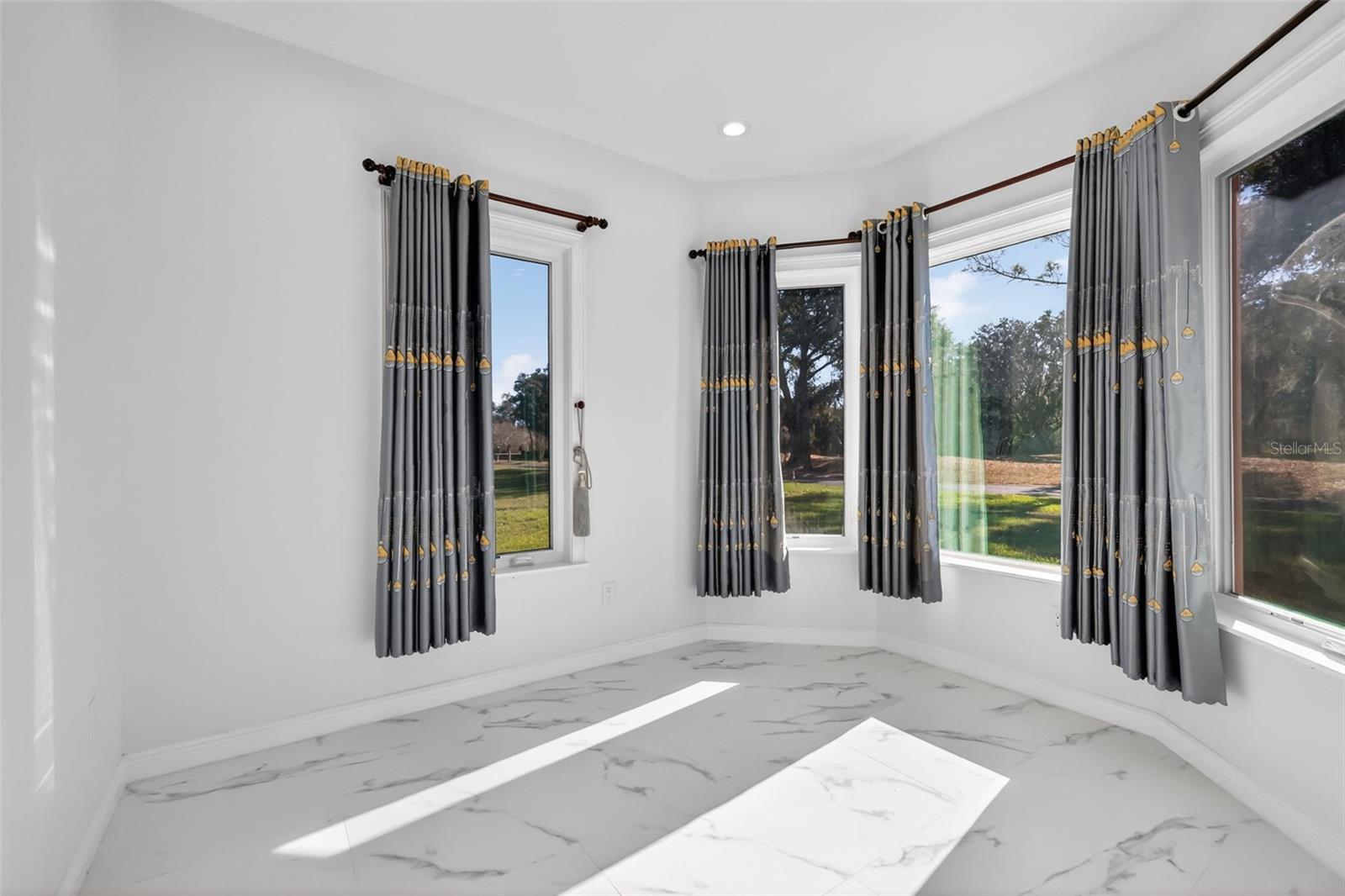 Image 17 of 47 For 588 Dowling Circle