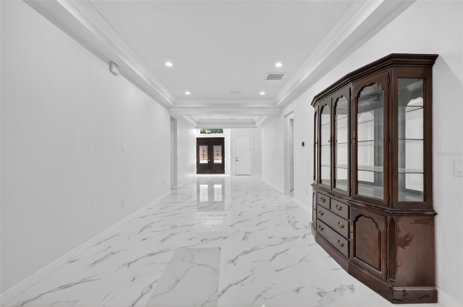 Image 19 of 47 For 588 Dowling Circle