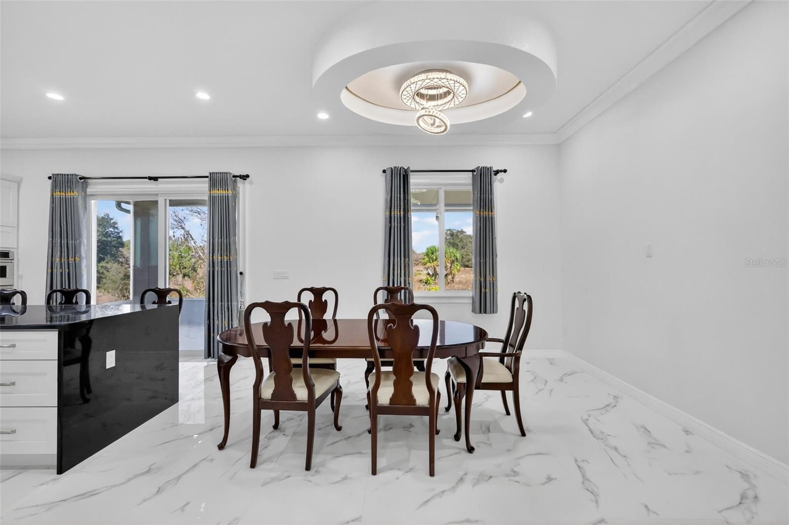 Image 21 of 47 For 588 Dowling Circle