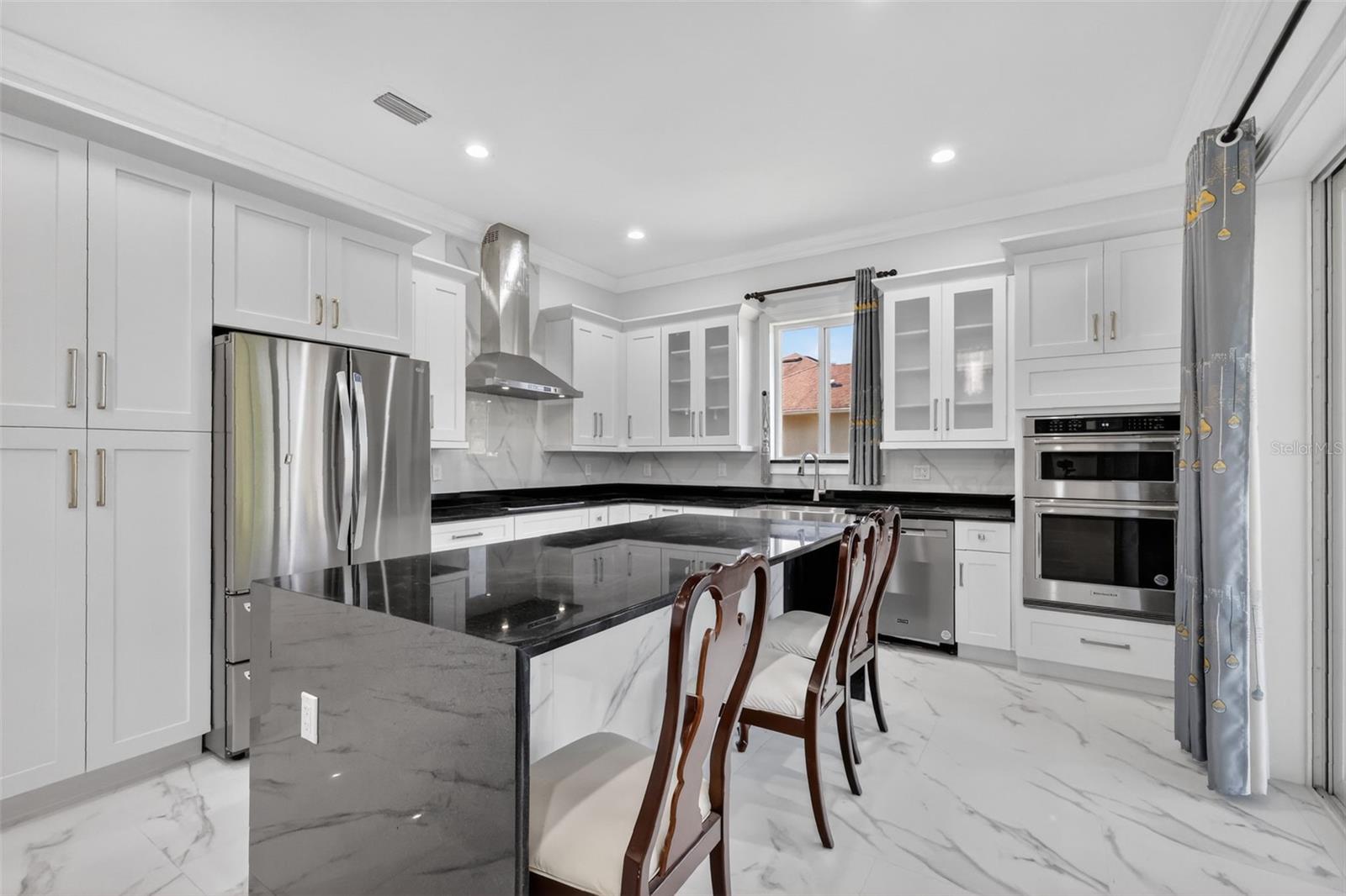 Image 22 of 47 For 588 Dowling Circle