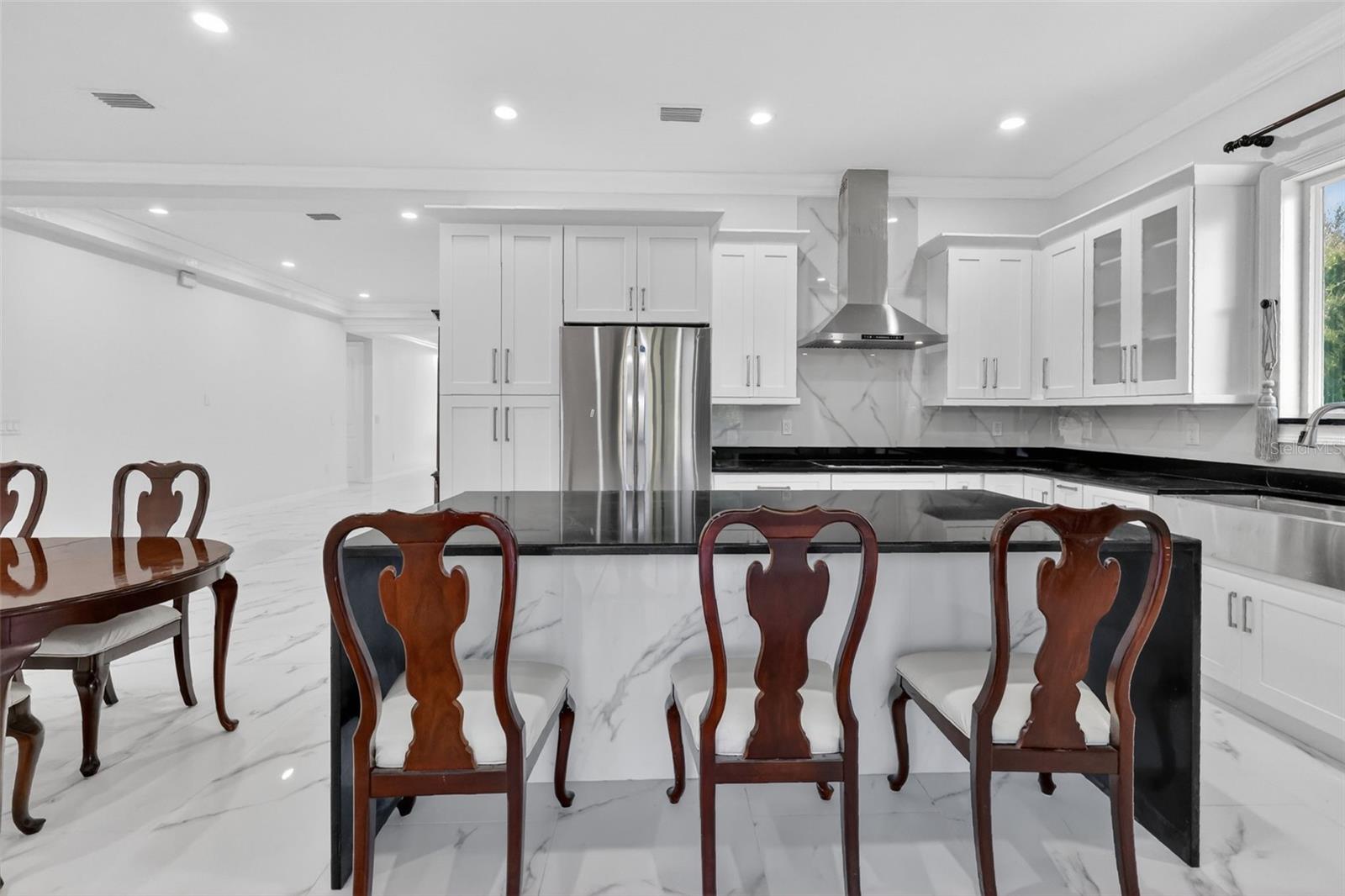 Image 23 of 47 For 588 Dowling Circle