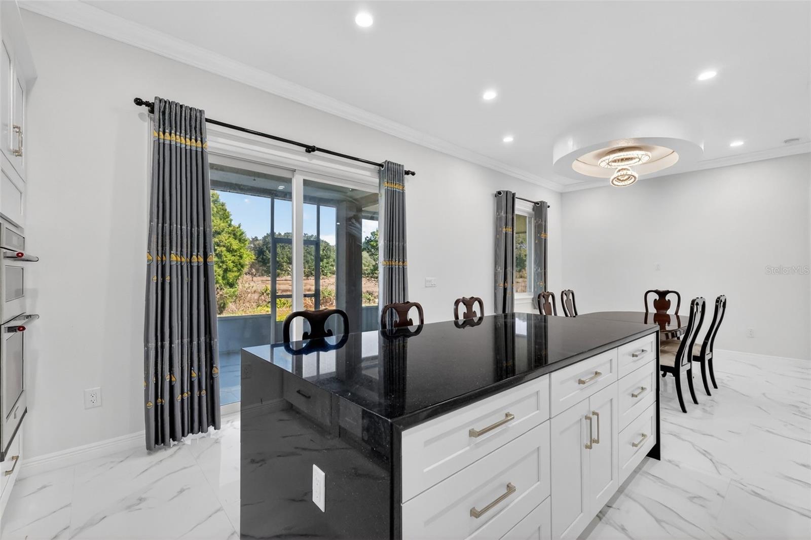 Image 27 of 47 For 588 Dowling Circle