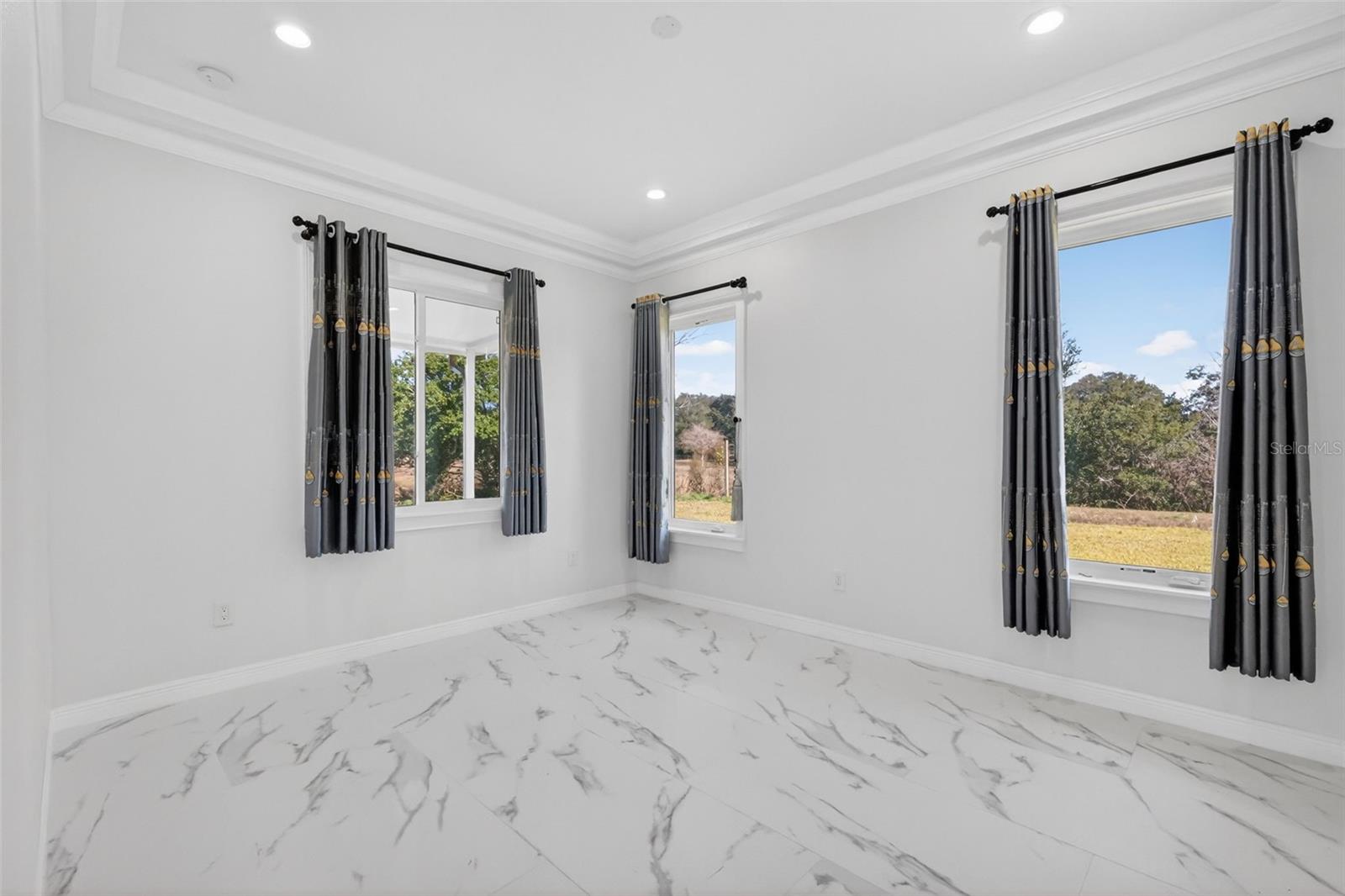 Image 30 of 47 For 588 Dowling Circle