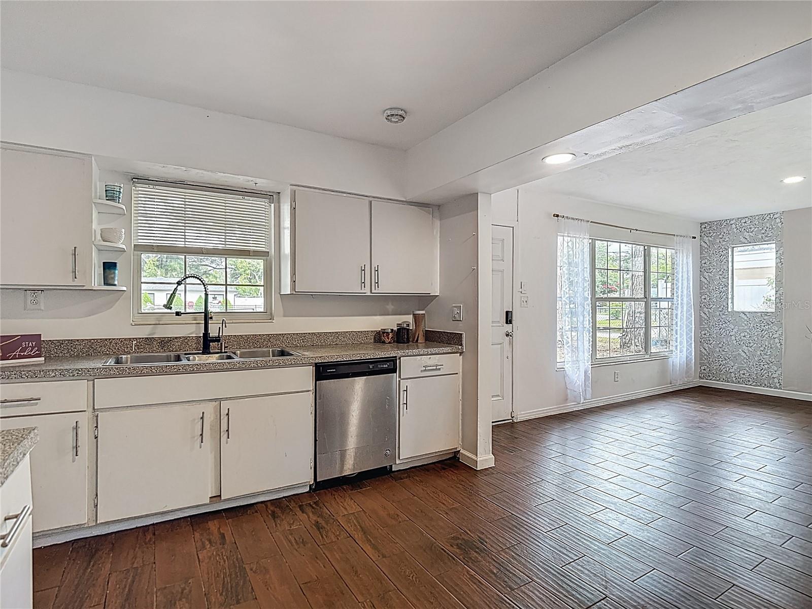 Image 10 of 52 For 2906 Paris Street