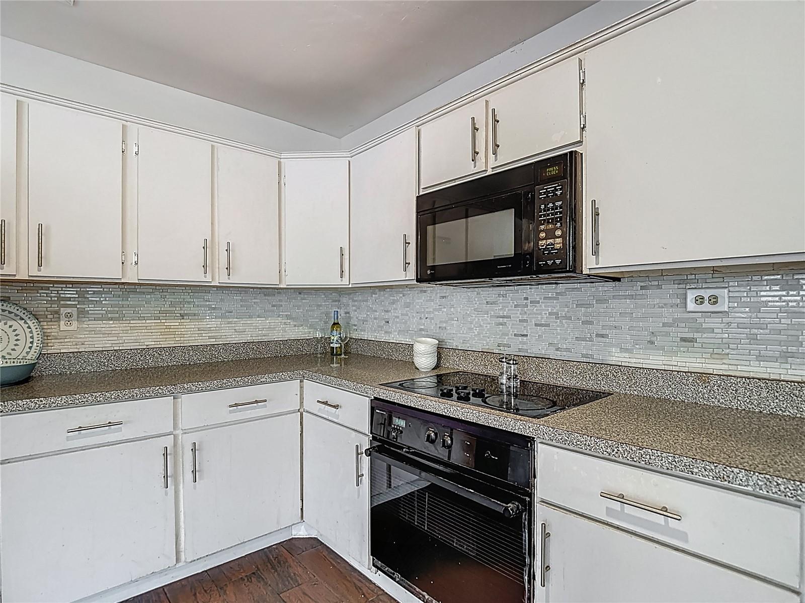 Image 13 of 52 For 2906 Paris Street