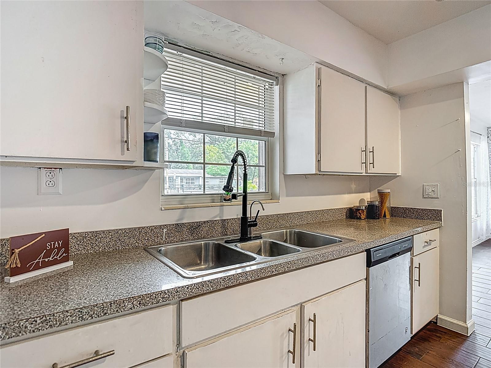 Image 14 of 52 For 2906 Paris Street