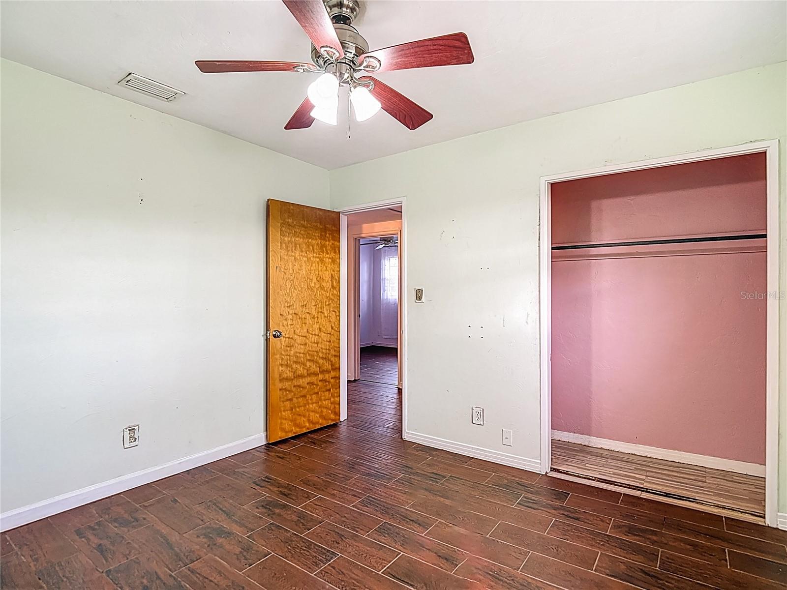 Image 20 of 52 For 2906 Paris Street