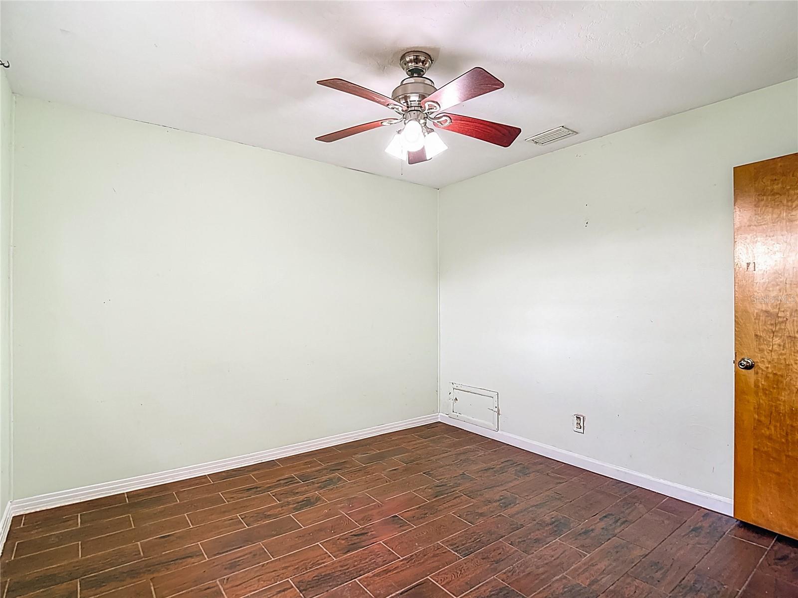 Image 21 of 52 For 2906 Paris Street