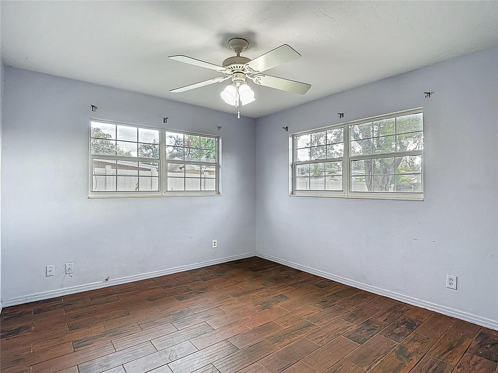 Image 24 of 52 For 2906 Paris Street