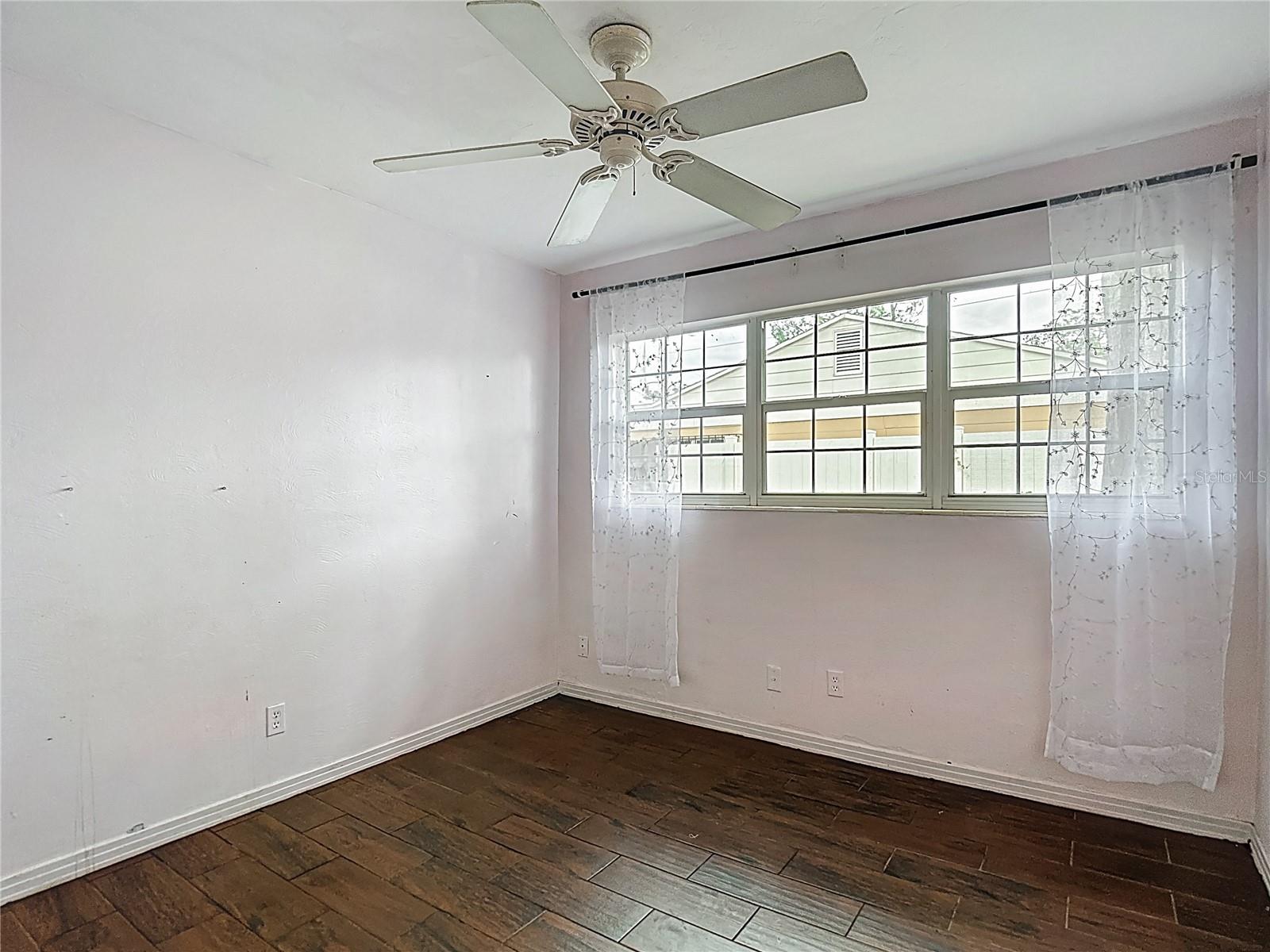 Image 28 of 52 For 2906 Paris Street