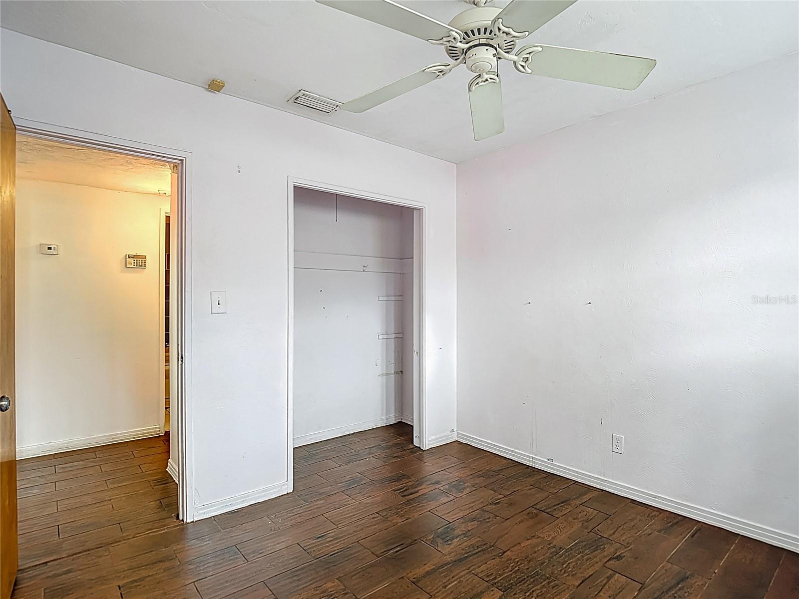 Image 29 of 52 For 2906 Paris Street