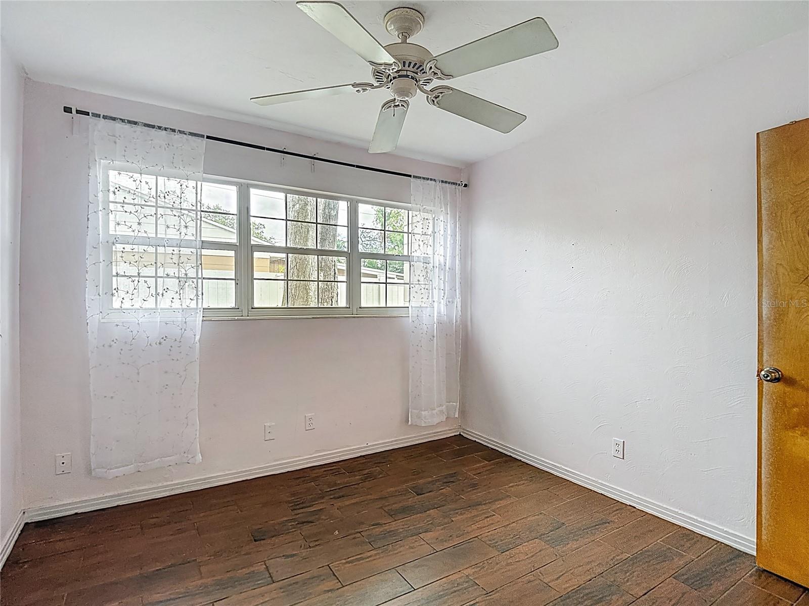 Image 31 of 52 For 2906 Paris Street