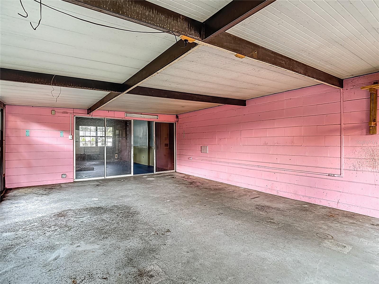 Image 42 of 52 For 2906 Paris Street