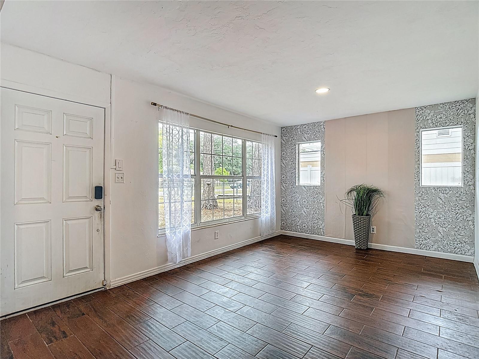 Image 5 of 52 For 2906 Paris Street