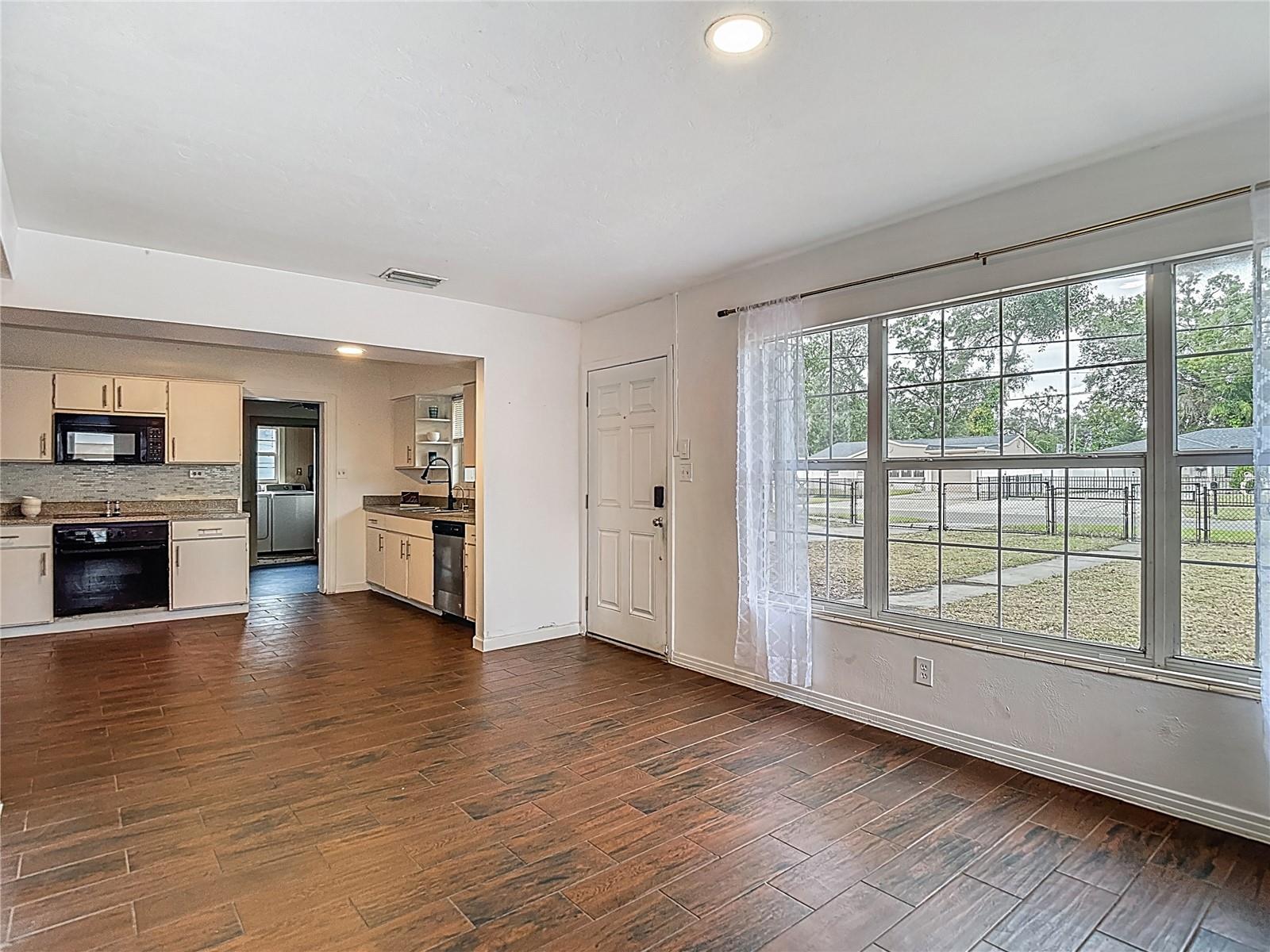 Image 8 of 52 For 2906 Paris Street