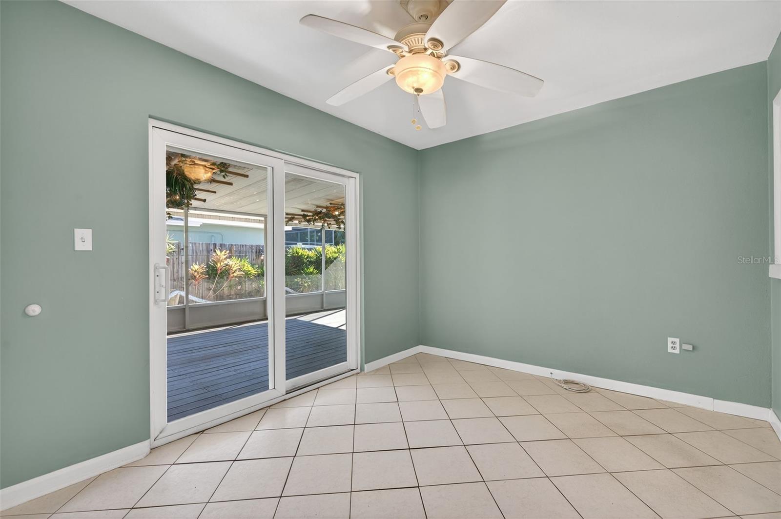 Image 13 of 57 For 905 Patricia Avenue