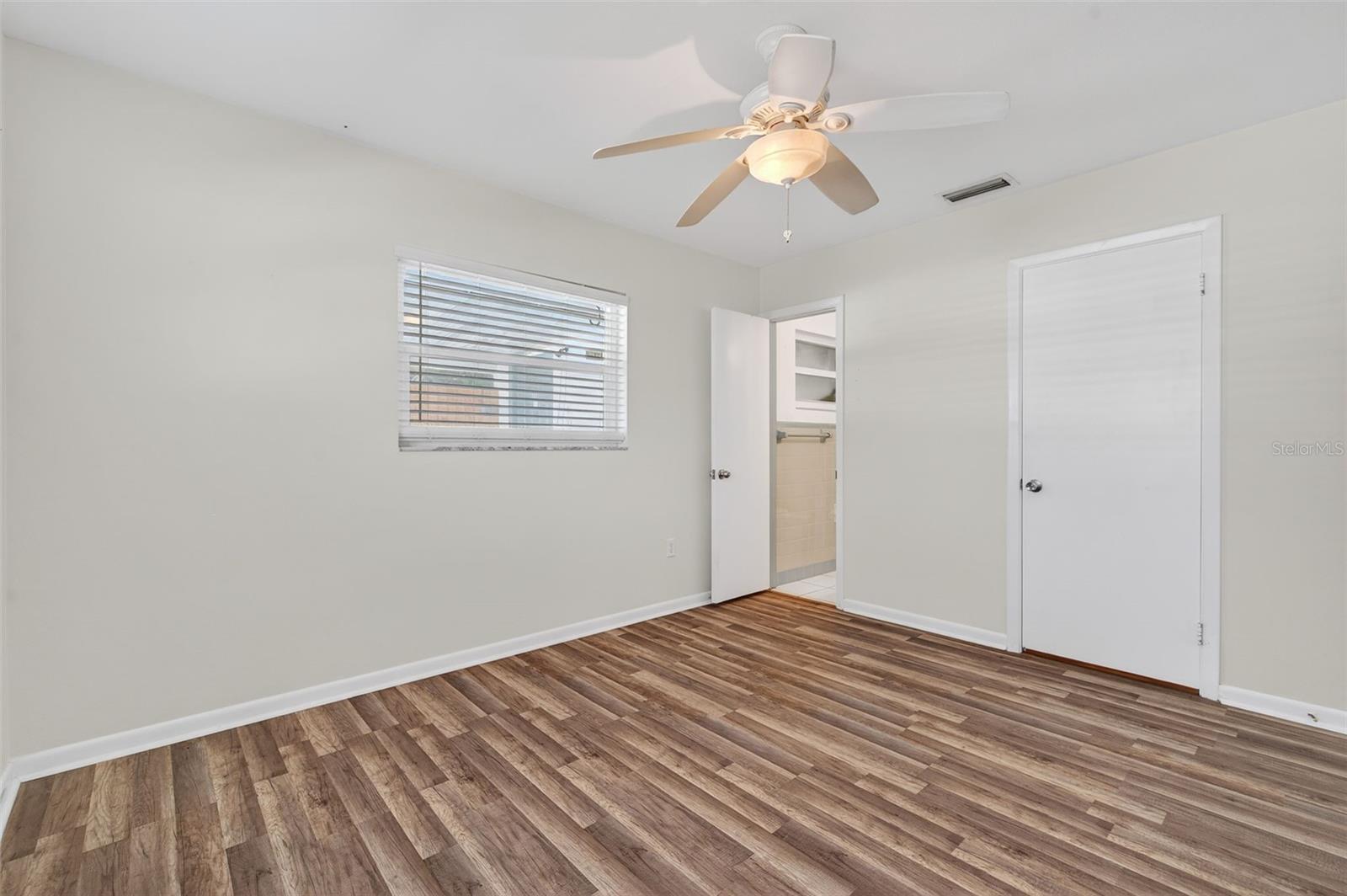 Image 22 of 57 For 905 Patricia Avenue