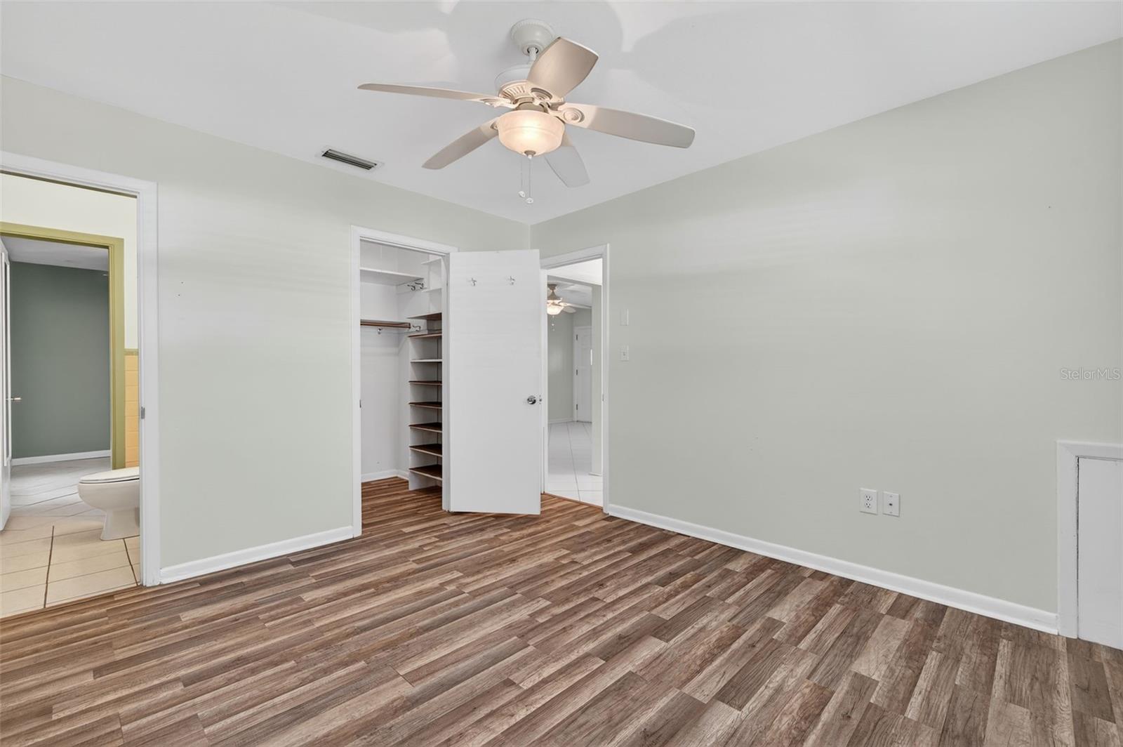 Image 23 of 57 For 905 Patricia Avenue