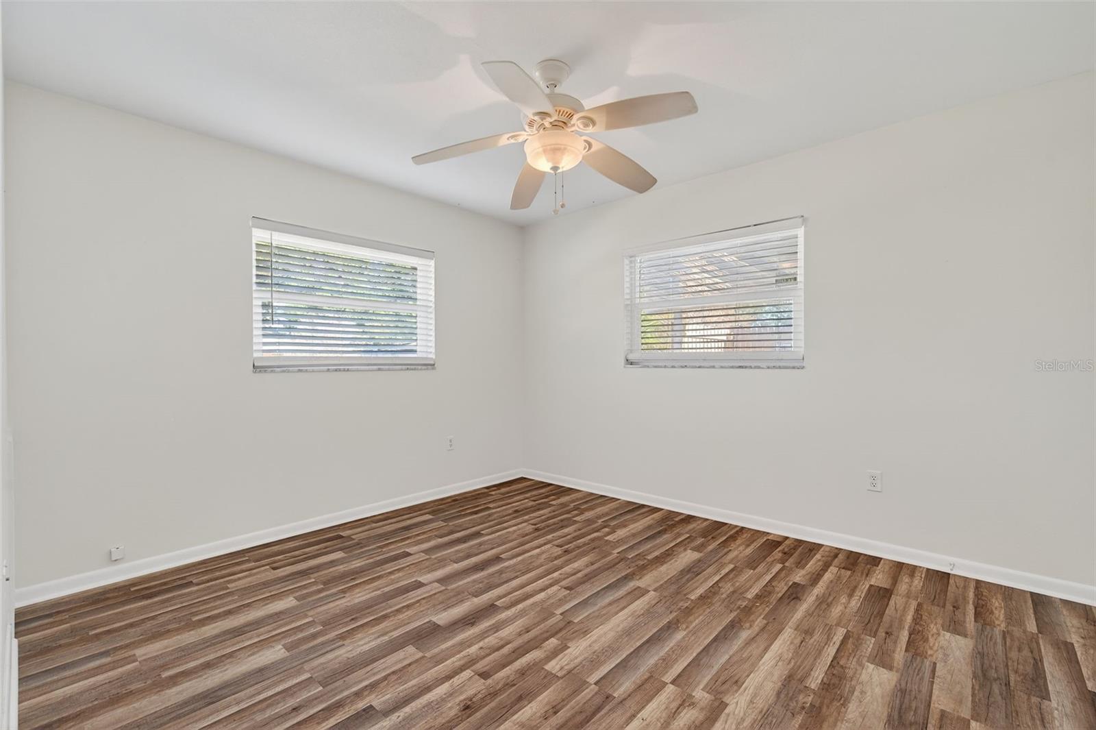 Image 25 of 57 For 905 Patricia Avenue