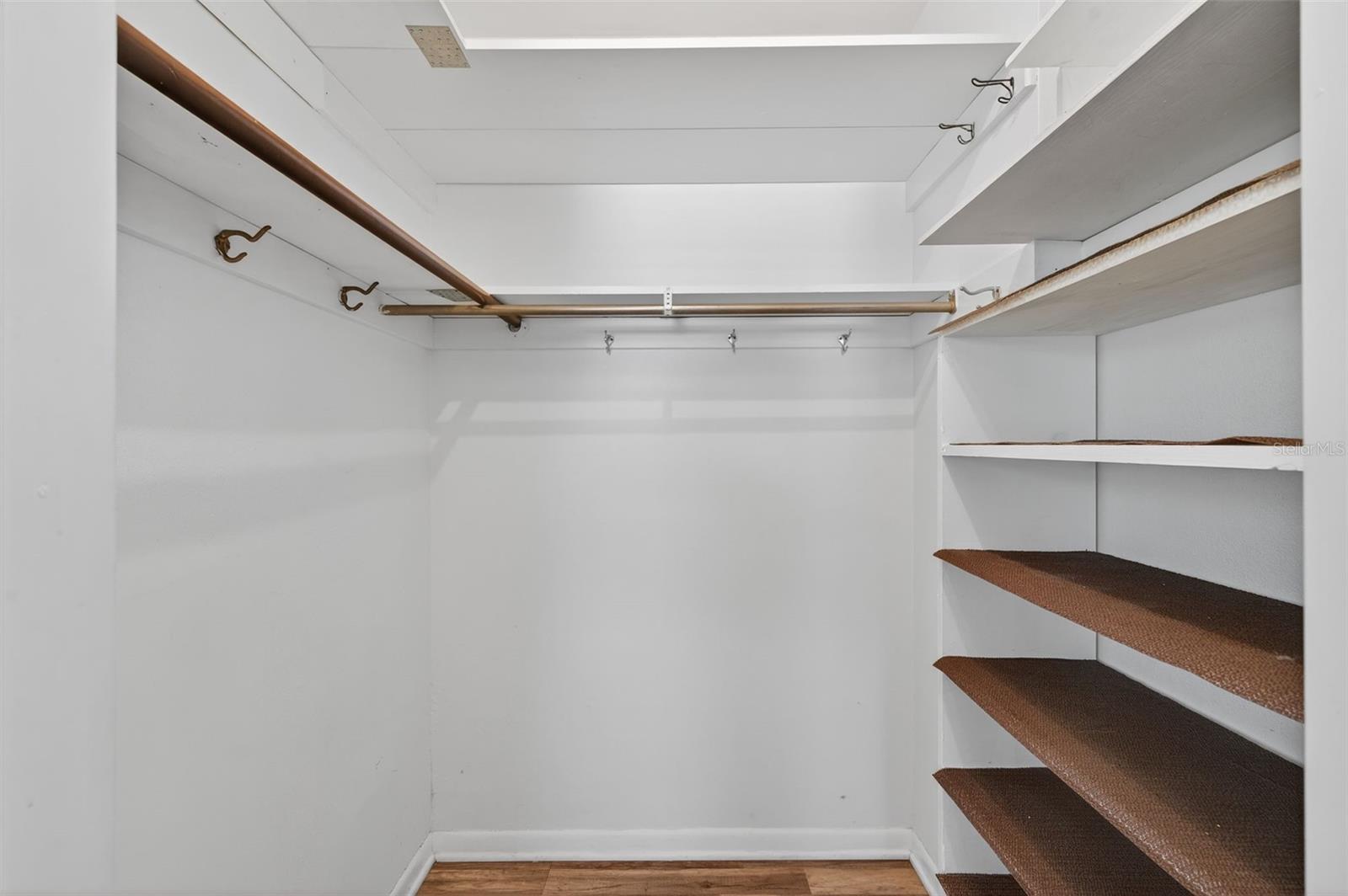 Image 33 of 57 For 905 Patricia Avenue