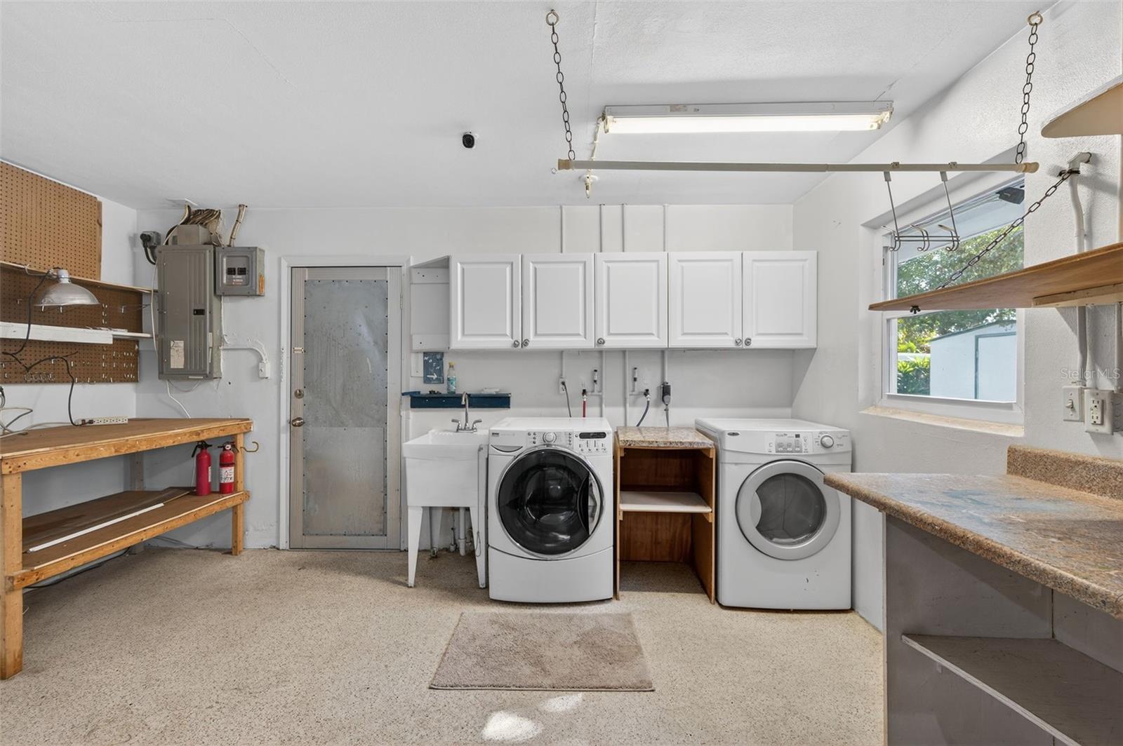 Image 36 of 57 For 905 Patricia Avenue