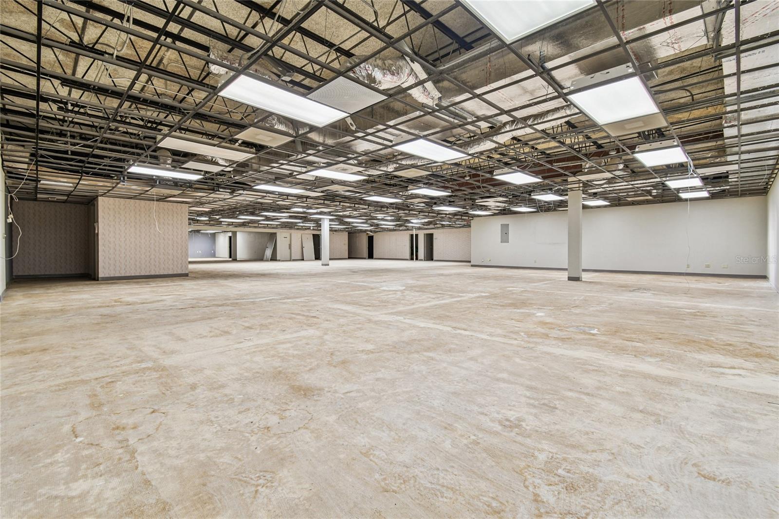 Image 26 of 37 For 5435 Gall Boulevard