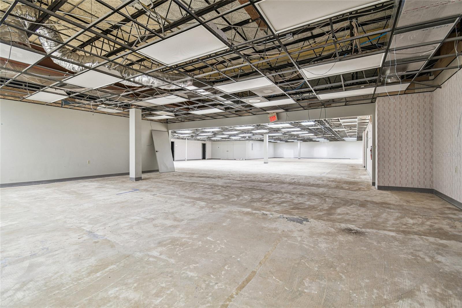 Image 32 of 37 For 5435 Gall Boulevard