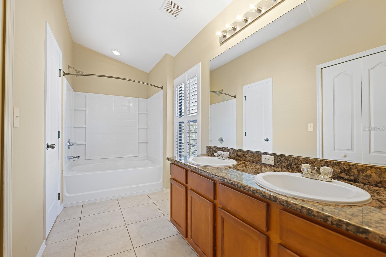 Image 17 of 31 For 16436 Kingletridge Avenue