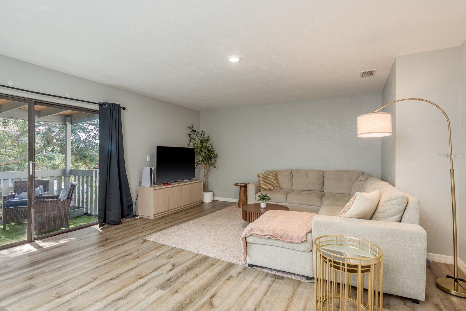 Image 11 of 34 For 876 116th Avenue N 102