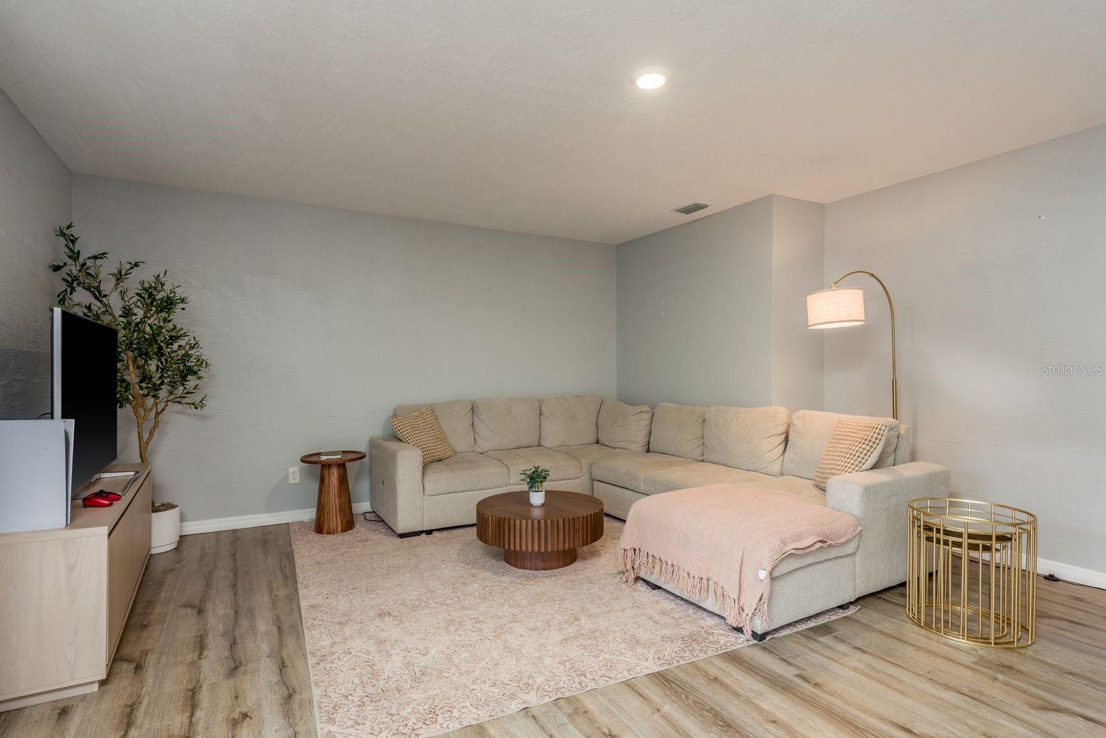 Image 12 of 34 For 876 116th Avenue N 102