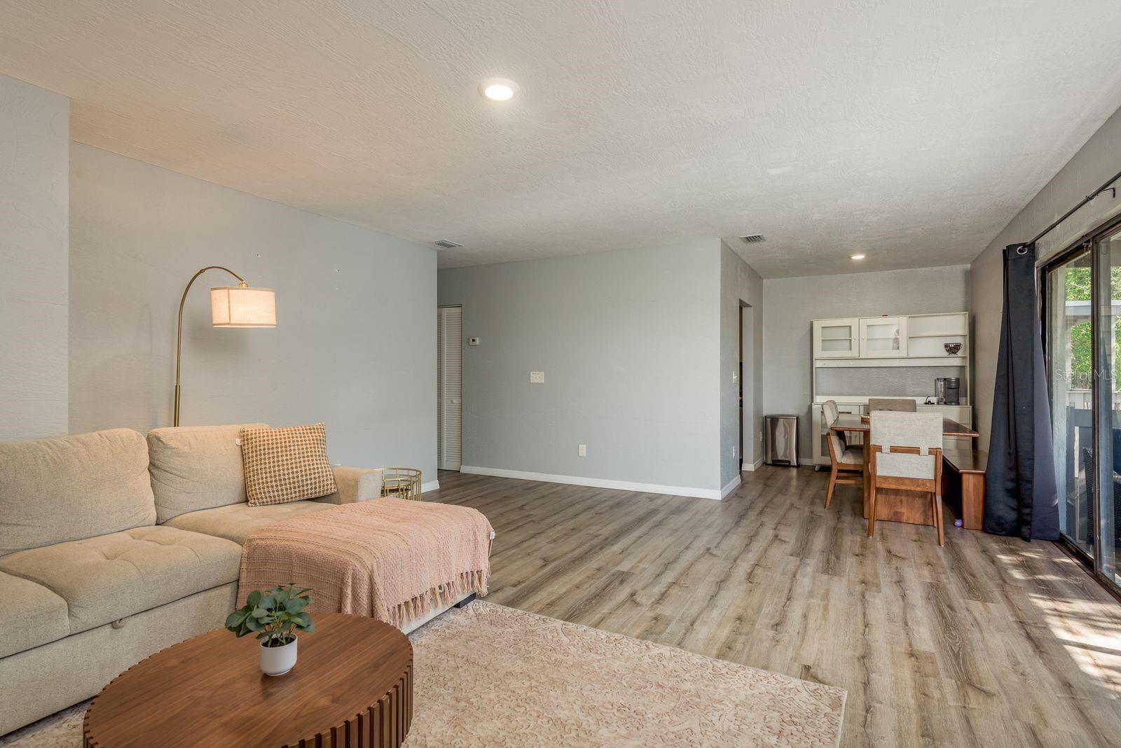 Image 14 of 34 For 876 116th Avenue N 102