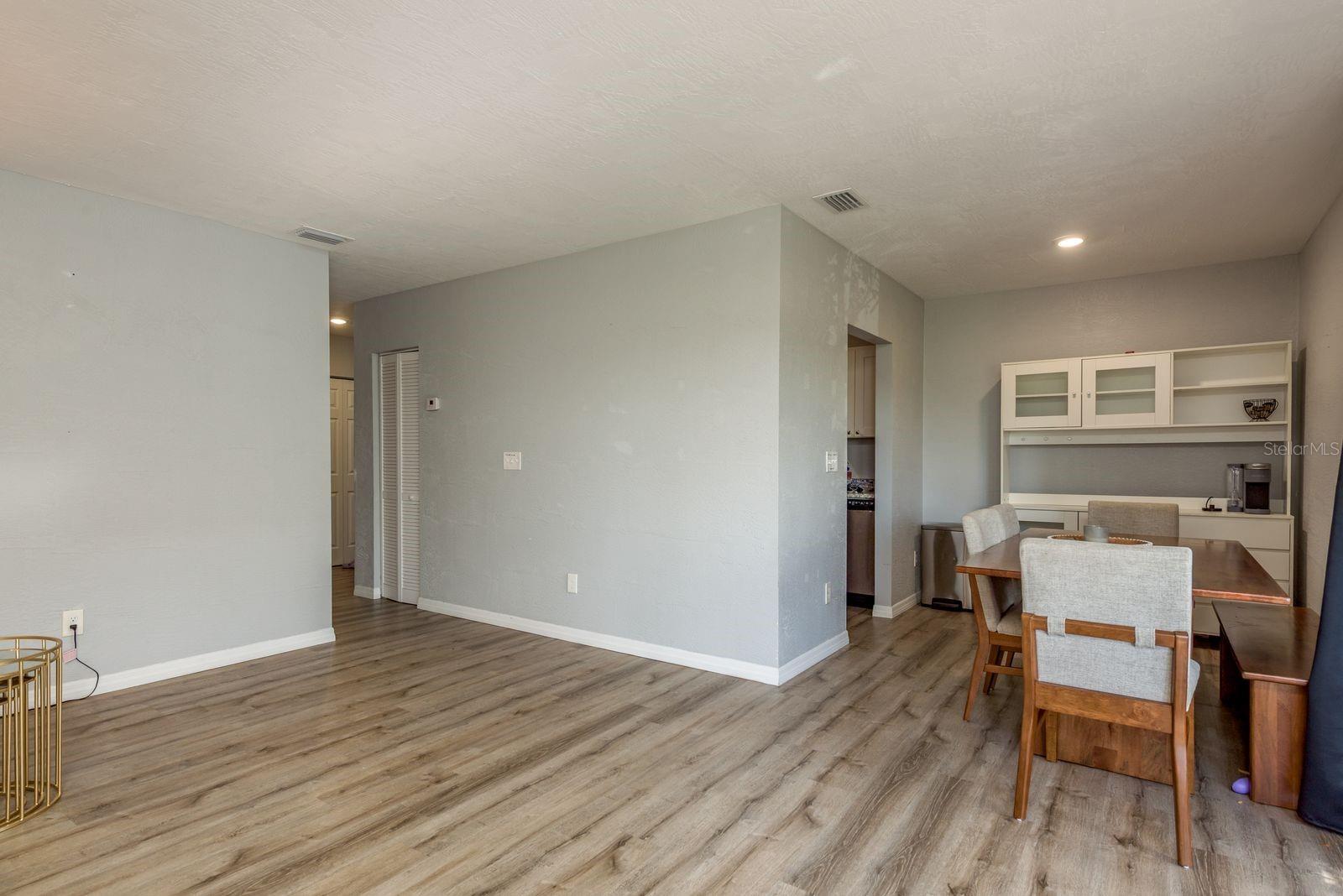 Image 15 of 34 For 876 116th Avenue N 102